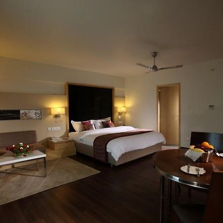 Hotel Shelton Rājahmundry Kültér fotó