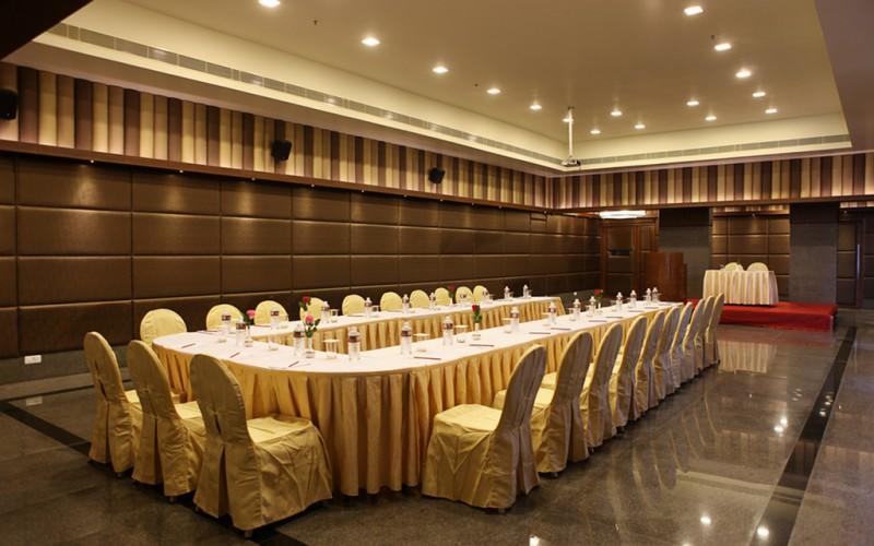 Hotel Shelton Rājahmundry Kültér fotó