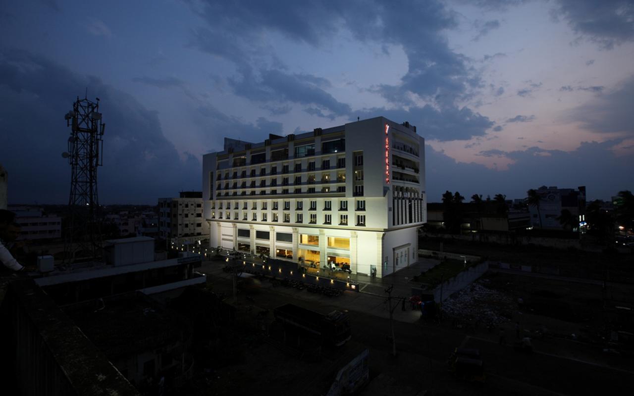 Hotel Shelton Rājahmundry Kültér fotó